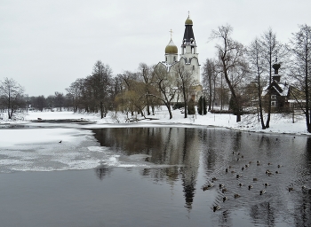 морозным утром / Храм святых первоверховных апостолов Петра и Павла, подводного флота России. Сестрорецк