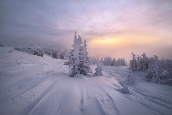 "Зимний Таганай" / Чтобы насладиться настоящей снежной зимой многие едут на Урал. И не зря. Вот такую снежную сказку можно увидеть в Национальном парке Таганай на Южном Урале