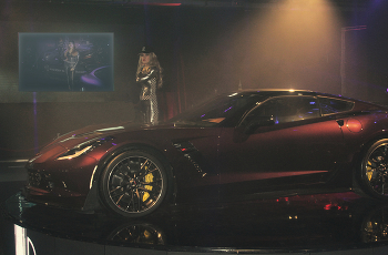 Автосалон / Автосалон — преддверье чуда,
Здесь блеск металла, мощь мотора.