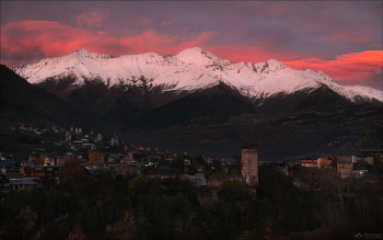 SVANETI / Грузия, Верхняя Сванетия.
Вечерняя Местиа.
Конец октября 2025г.

(C) https://phototravel.pro/fototur-v-svanetiyu/