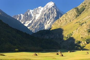 Утро в горах Кавказа / Тихтенген