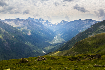 В долину реки / ...
