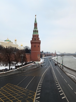 Кремлёвская набережная / ***