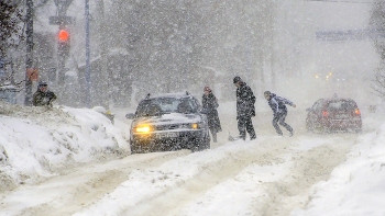 Снегопад в городе / ***