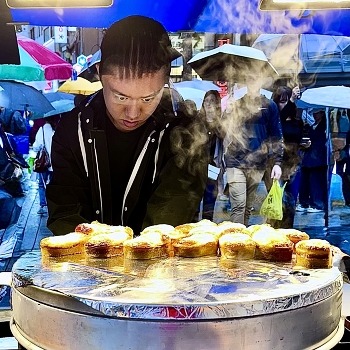 Продавец «уличной еды» / Seoul