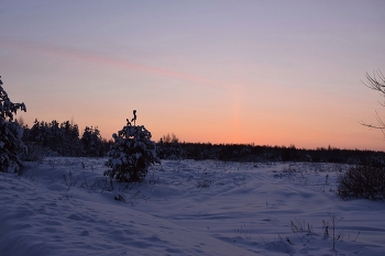 Зимнее гало / Для того, чтобы в зимний день появилось солнечное гало, необходимо наличие трех факторов: крепкого мороза, яркого Солнца и высокой влажности.