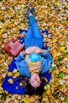 Таня. Желтые листья / Осеняя прогулка