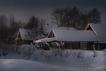 Поздний вечер в деревне / Январские прогулки