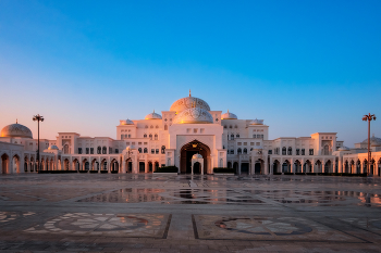 ДВОРЕЦ ШЕЙХА В АБУ-ДАБИ / ***