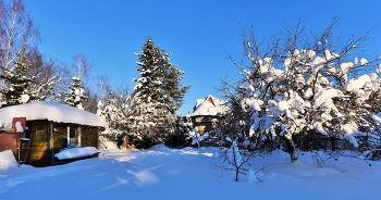 "Как здорово все же на даче, хоть пару деньков отдохнуть..." / "Опять я в гостях , вот удача,
 Льнет сердце в привычную глушь.
 Как здорово все же на даче,
 Хоть пару деньков отдохнуть ..."
 Е.Макамова