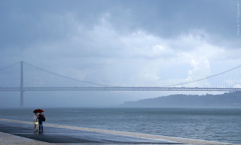 Всё будет хорошо!!! / Португалия, Лиссабон, Белен
Passeio Carlos Carmo,
Вид на мост 25 апреля