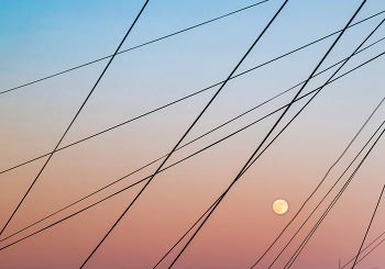 Луна в проводах / ***