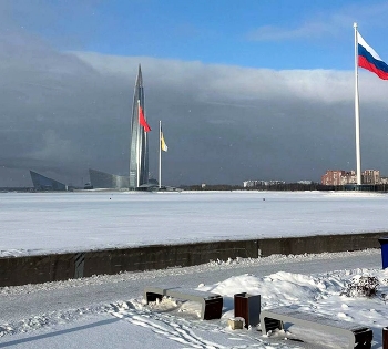 Зимний вид на небоскрёб / Этот небоскрёб, расположенный на северной окраине Питера, неподалёку от Финского залива