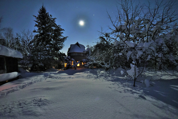"Луна светила так, как будто ей предстояла казнь под утро..." / ***