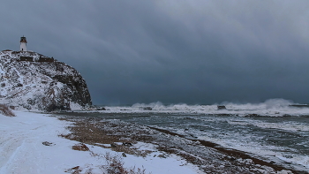 Зимний шторм / Чуть ранее были штормовые фото бухты Рудной. Тот же шторм у маяка, мыс Бринера.