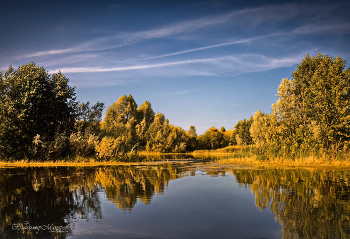 "У озерной протоки в сентябре"© / осеннее
