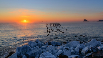Морозный восход / Рудная Пристань, у остатков старого пирса.