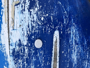 Кто-то улыбается / ***