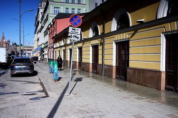 Балчуг / Улица Балчуг в Москве. Март 2024.
