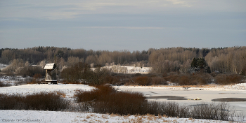 Зима в Пушкинских горах / Пушкинские горы, вид на старую мельницу из Михайловского