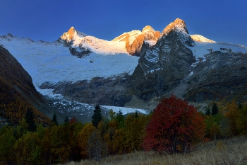 Рассвет в горах / Осень на Алибеке