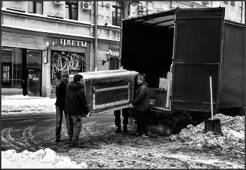 ... Пятнадцать человек на сундук мертвеца ... / уличный сюжет