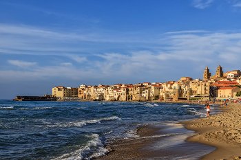 Чефалу в лучах заходящего Солнца / Сицилия, Чефалу, Тирренское море