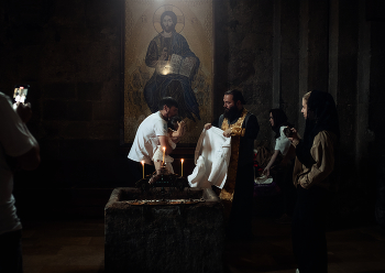 Купель, где принял крещение первый грузинский царь Мириан III. IV век / Храм Светицховели. Животворящий столп. Мцхета.