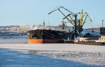 погрузка угля в три стрелы / порт Мурманск