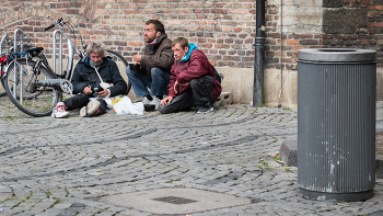 почти Карнавал жизни / «пятое время года», традиция хорошенько подебоширить перед началом великого поста принята в Германии с 15 века , отмечать принято обильными возлияниями в течение недели, ну а завтра --в понедельник - Апофеоз