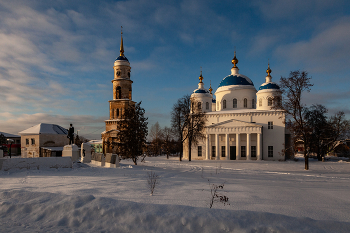 Собор Благовещения Пресвятой Богородицы в Мещовске / Место съемки: Калужская область, г. Мещовск
Фотограф: https://vk.com/vvlopatoff