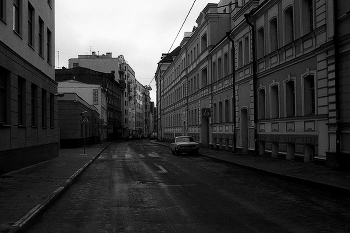 Просвирин переулок / Просвирин переулок в Москве. Январь 2012. Canon EOS A2; CANON ZOOM LENS EF 28-105mm 1:3.5-4.5 II USM; Kenko L37; FOMAPAN profi line action 400; Фотопроект.