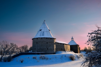 Морозный день / Староладожская крепость перед закатом