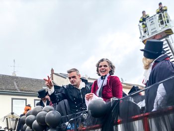 Чёртова колесница / ***