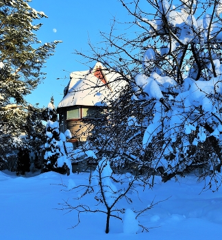 "На небе еще светлом, бледно мерцала луна ..." / ***