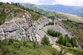 Транспортная артерия / Чике-Таман — не самый высокий, но один из самых живописных перевалов на Чуйском тракте, главной транспортной артерии региона. Максимальная высота перевала – 1295 метров. 
Перевал расположен на Теректинском хребте, который служит водоразделом двух притоков Катуни – Урсула и Большого Ильгуменя. По обе стороны от хребта – долины Урсула, Малого и Большого Ильгуменя.