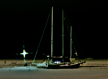 Сон в зимнюю ночь / На зимовке.
Финляндия, Хельсинки, Вуосаари.