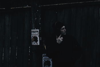 «Важный разговор» / Человек на фото ведёт переговоры с очень влиятельным человеком.