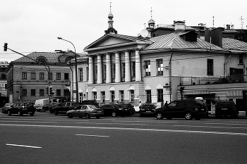 Яузские Ворота / Площадь Яузские Ворота в Москве. Июнь 2012. MINOLTA DYNAX 5; AF ZOOM 28-80mm 1:3.5(22)-5.6 MINOLTA; MARUMI MC-UV; FOMAPAN profi line action 400; Фотопроект.