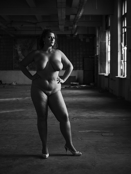 &nbsp; / девушка с характером 
оммажик Хельмуту Максовичу