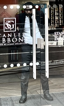Security officer / Security officer at a London stamp shop after the hours