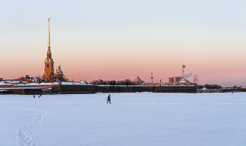 зимняя дорога / город Петербург Нева река Петропавловская крепость