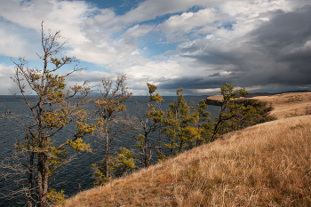Осенний берег Байкала. / Иркутская область. Байкал.