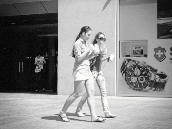 На бегу. / Надо всё успеть.