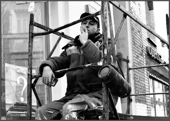 .... Обеденный перерыв .... / уличный сюжет