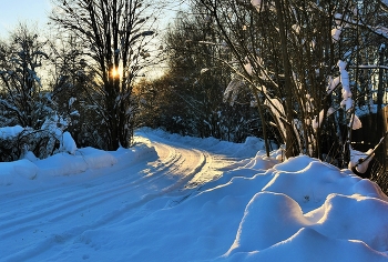 "Последний поворот и дома ..." / "Очень часто судьба нас бросает,
 Жизнь штормит, нарушая покой!
 Но в глубинке души каждый знает,
 Нас спасет лишь дорога домой ..."
 В.Варкентин