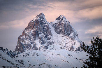 Ushba Mountain Before Sunset / Из Хешкили во всей красе открываются уши горы Ушба