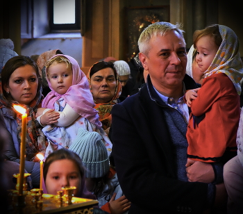 Дети в церкви. / Божественная Литургия.