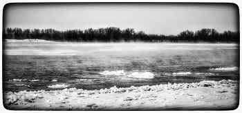 река "парит"... / мороз минус 25...