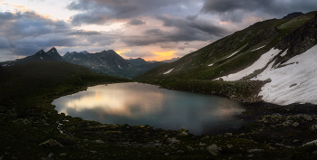 Архызский закат / Безымянное озеро над озером Семицветным. 2600 н.у.м.